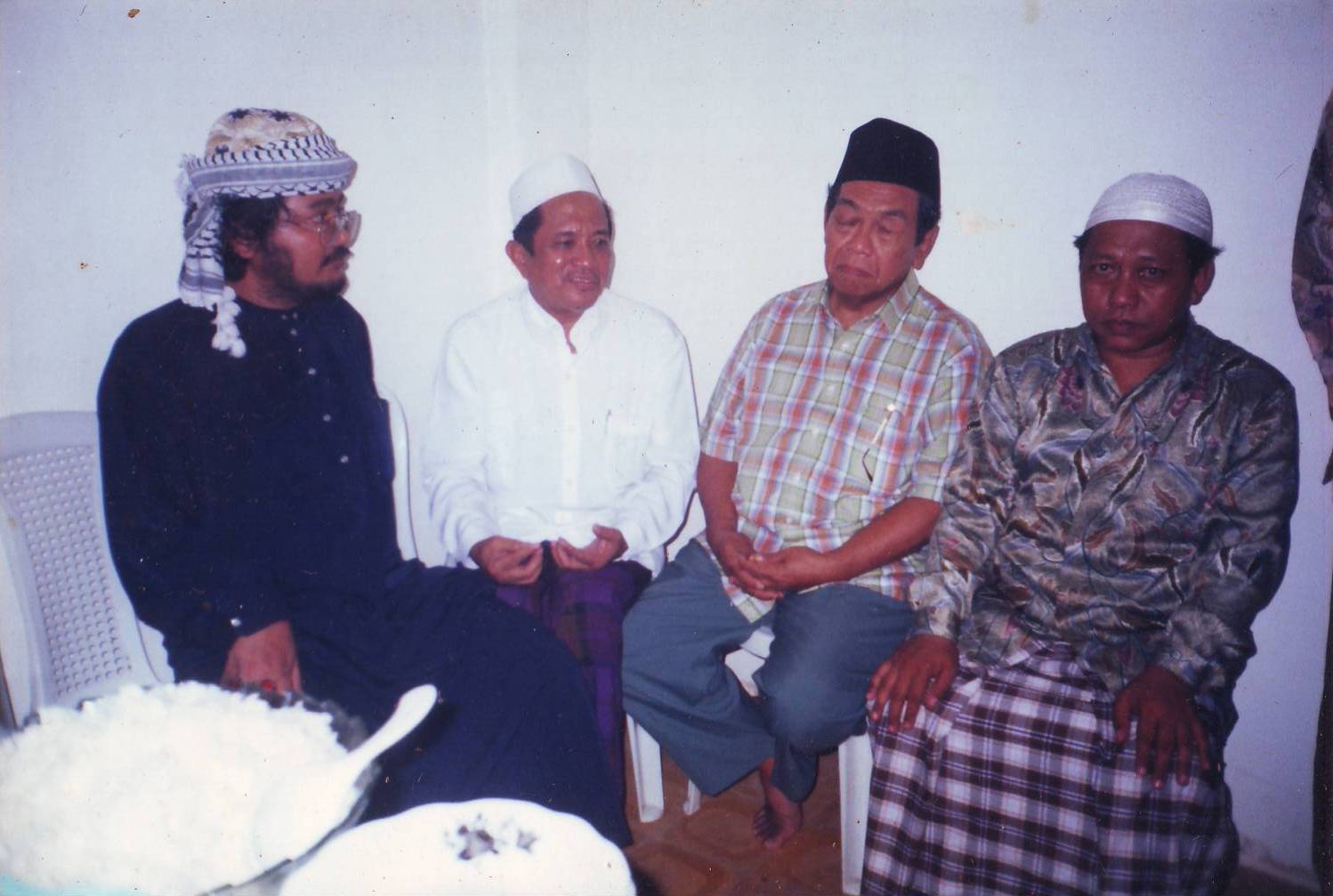 Pahlawan dari Pesantren: Gus Dur dan Relevansi Nilai Kemanusiaan di Era Disrupsi Teknologi